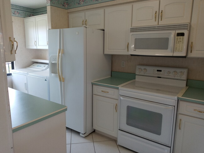 Kitchen - 1429 N Atlantic Ave