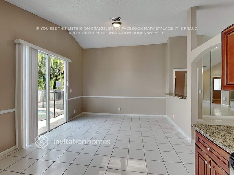 Building Photo - 1401 Banyan Cir