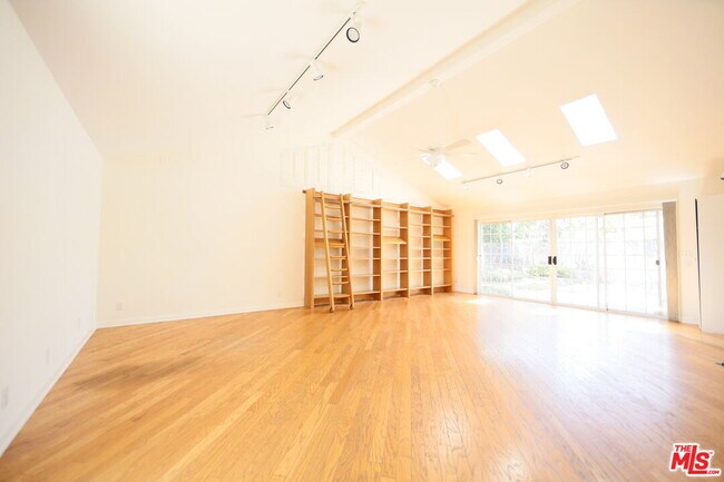 Building Photo - 7309 Asman Ave
