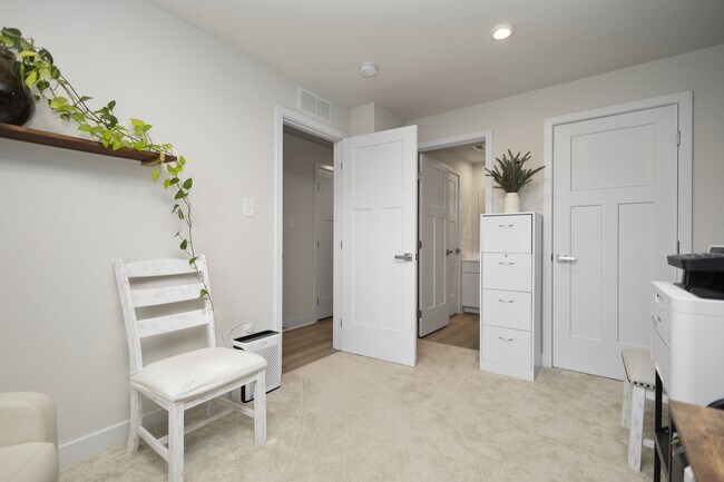 Building Photo - 302 Lydia St