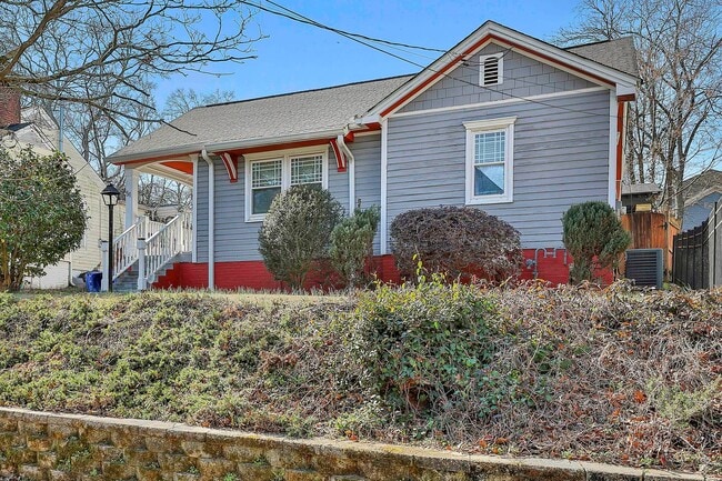 Building Photo - Character-Filled 3BR Home Near Grant Park & Summerhill