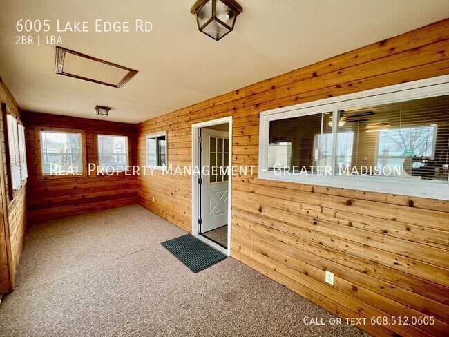 Building Photo - Cozy 2 Bed Home with Lake Waubesa Access!