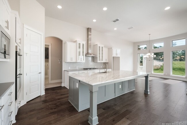 Building Photo - Timeless Luxury