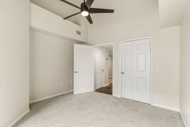 Building Photo - Penthouse 1BR + Loft w/ Bonus Room | 2 Baths | Laundry | 2 Parking | Walk to Balboa Park