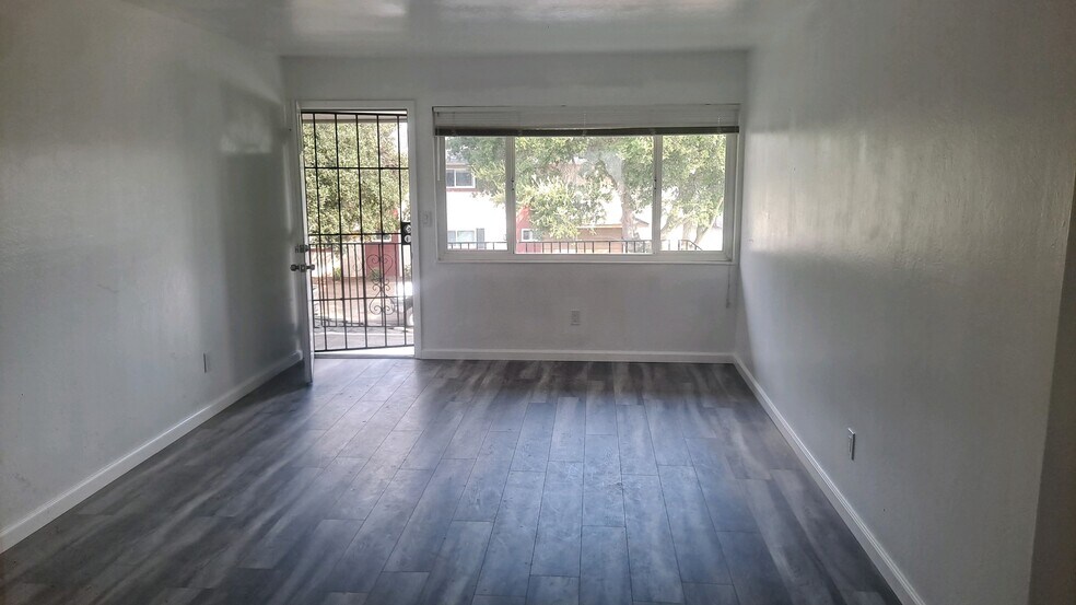Primary Photo - 621 Grand Fir Ave