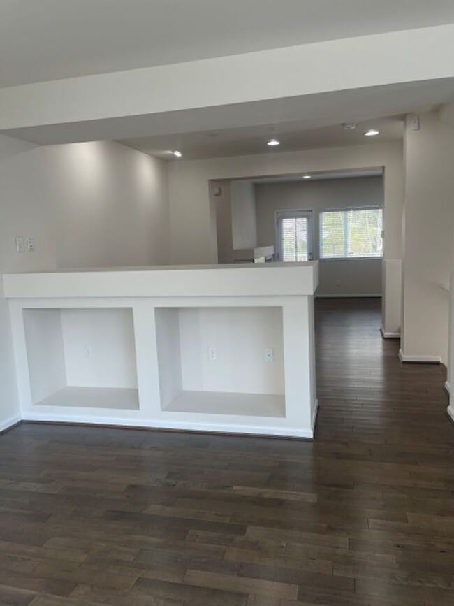 Building Photo - 3bd/2.5ba Lynnwood Townhome