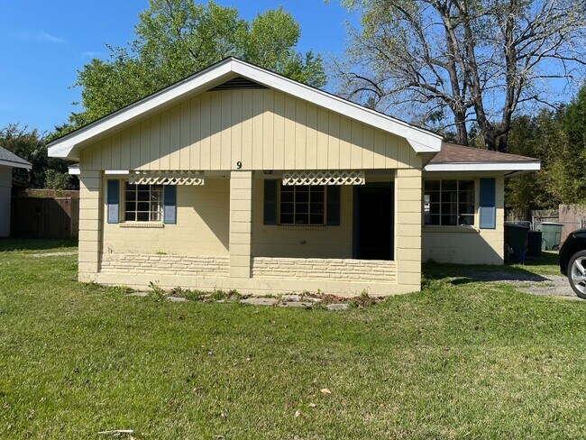 Primary Photo - 3 bedroom 1 bathroom home for rent!