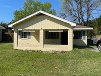 Building Photo - 3 bedroom 1 bathroom home for rent!