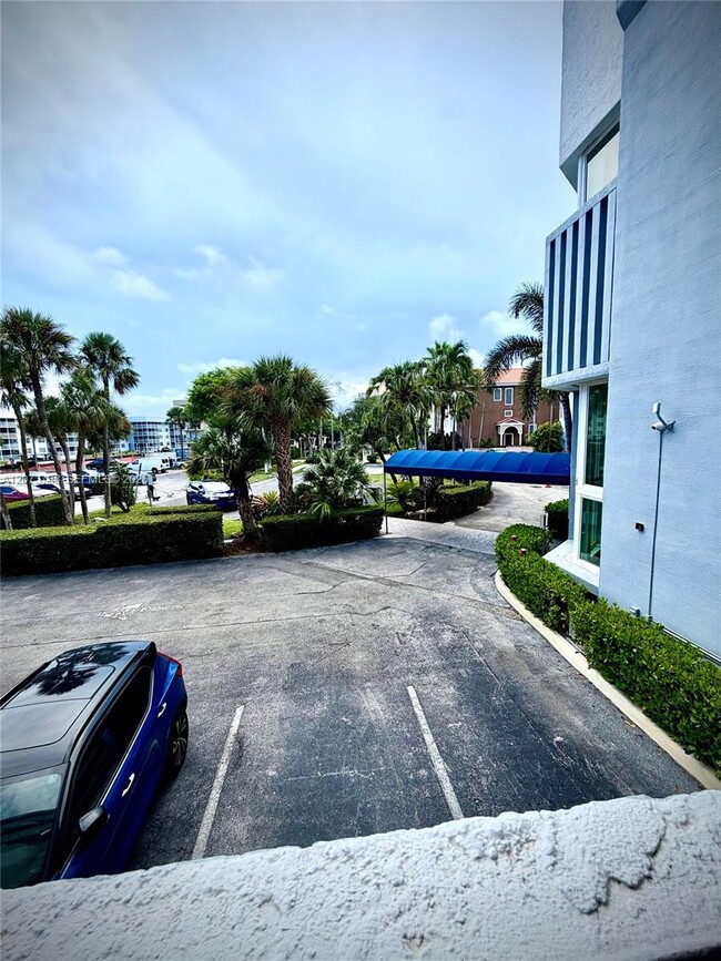 Building Photo - 4000 NE 170th St