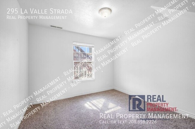 Building Photo - 295 La Valle Strada