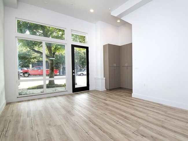 Building Photo - 7743 A 15th Ave NW Retail