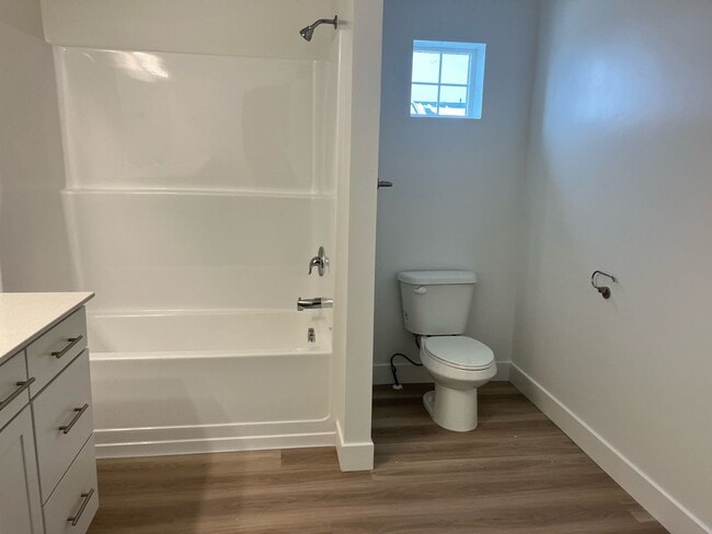 Building Photo - Beautiful like new 3 bedroom 2.5 bathroom townhome in Spanish Fork!