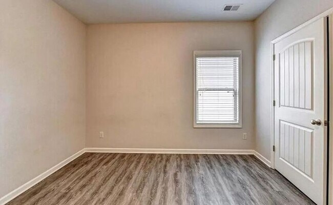 Building Photo - 5076 Apple Grove Rd NE