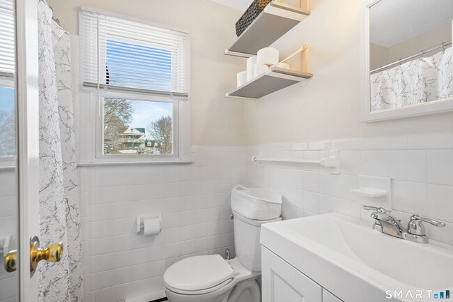 Building Photo - 215 York Rd