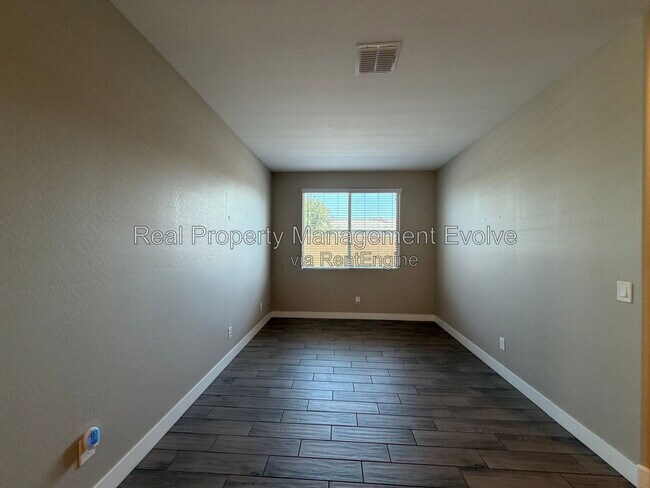 Building Photo - 4030 W Coles Rd