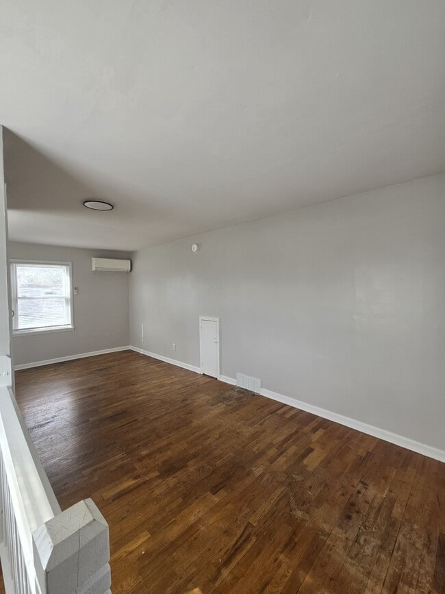 Building Photo - 526 N Martinson Ave