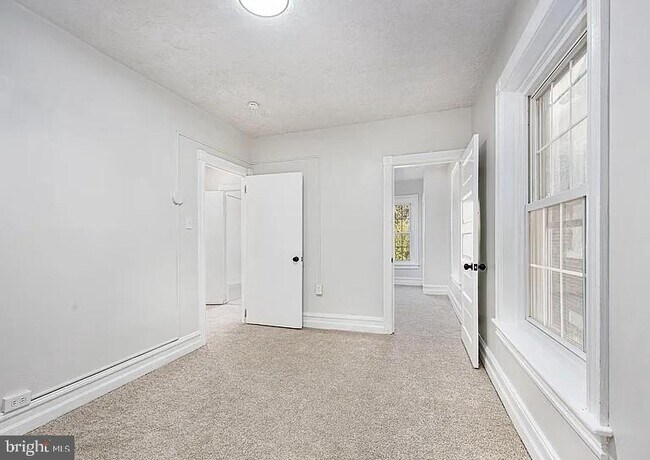 Building Photo - 851 South St