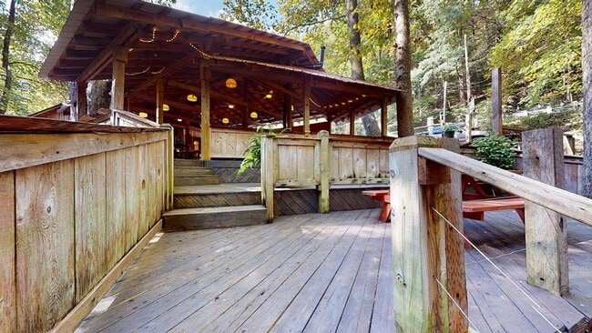 Building Photo - 15303 Midland Trail