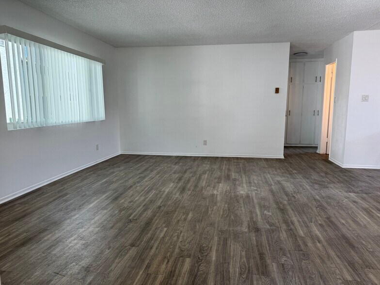 Living room - 3618 Del Amo Blvd