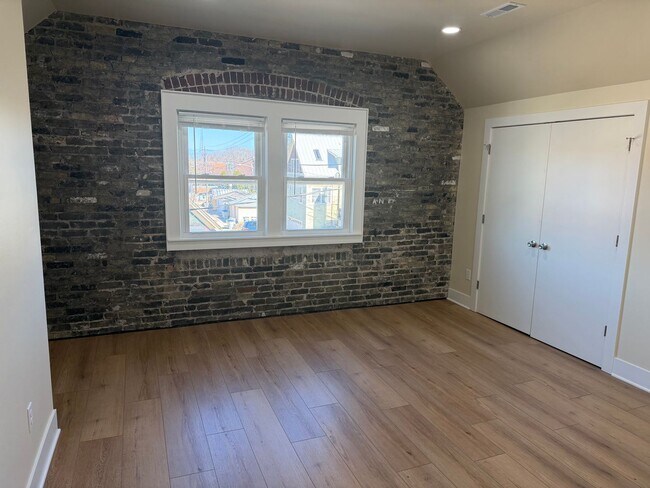 Building Photo - 815 E Locust St