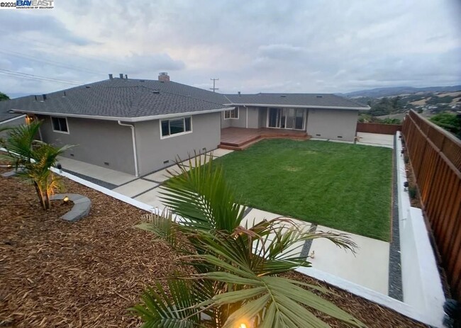 Building Photo - 2330 Harborview Dr