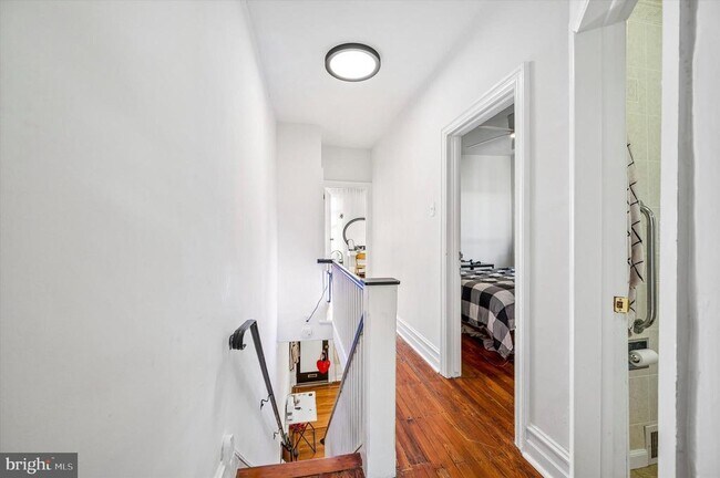 Building Photo - 1820 N Mascher St