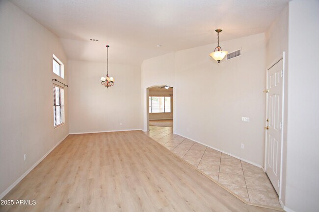 Building Photo - 4953 S Moss Dr