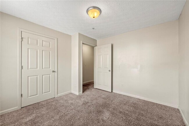 Building Photo - 9202 Fairington Ridge Cir
