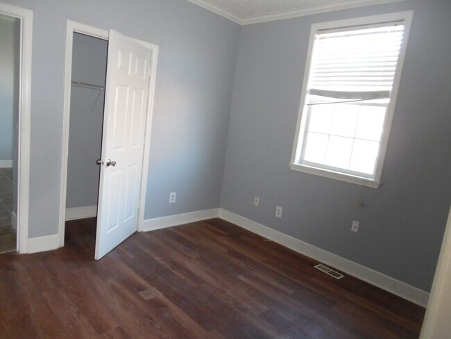 Building Photo - N242