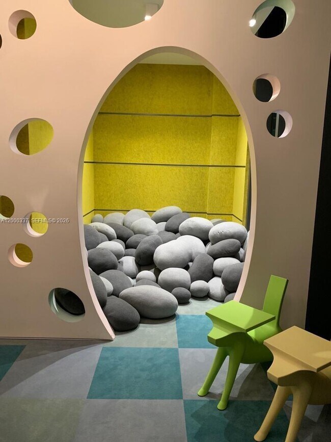 Building Photo - 650 NE 32nd St