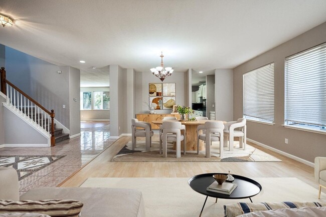 Building Photo - Perfect 6/3 Clovis Home for Large Family!