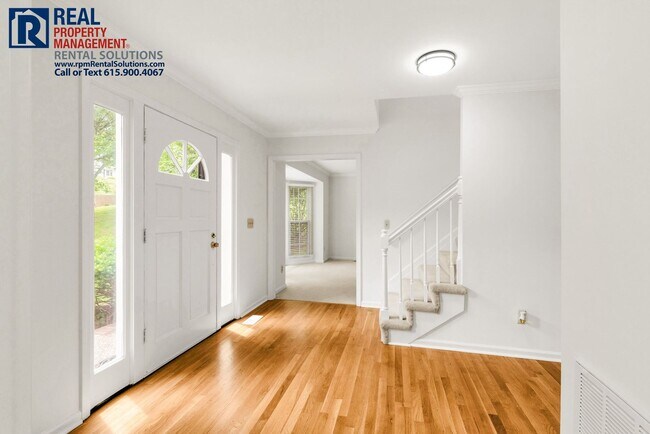 Building Photo - Beautiful Brentwood 3 BD home with attache...