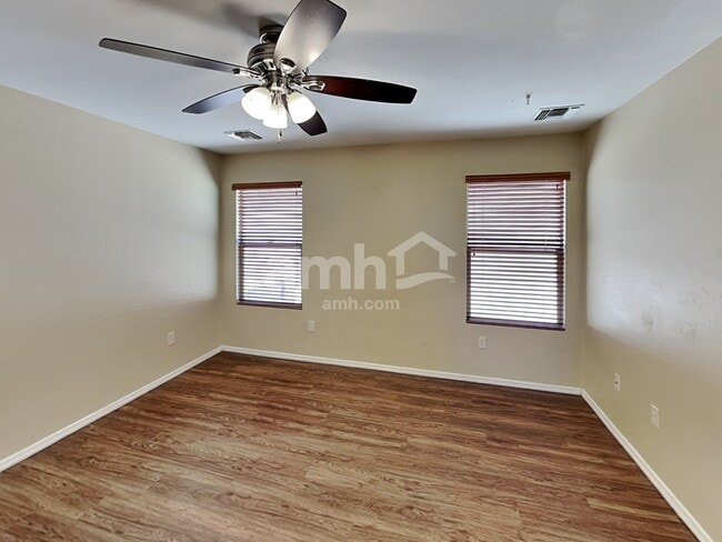 Building Photo - 8530 E Pena Blanca Dr