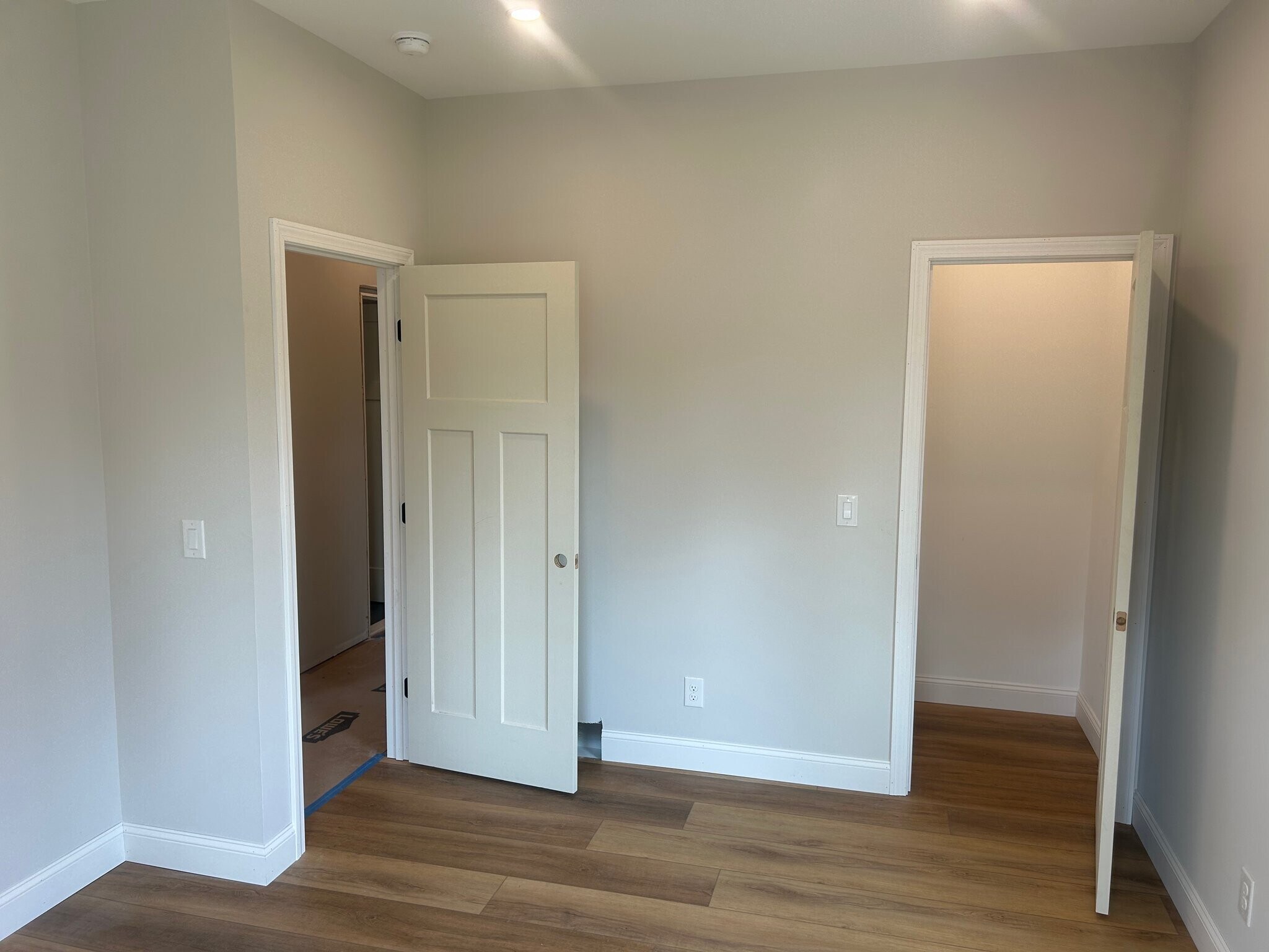 Building Photo - 139 Elm St