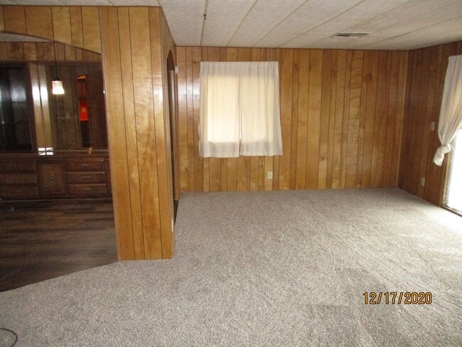 Building Photo - 80-5