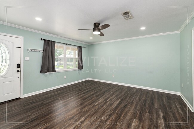 Building Photo - Charming 3 Bedroom/2 Bathroom Home in Sara...