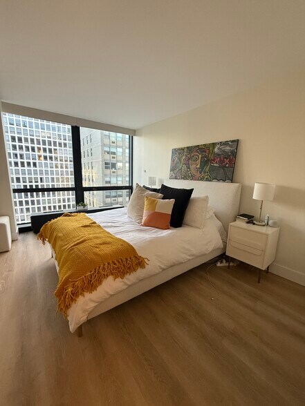 Building Photo - 900 N Lake Shore Dr