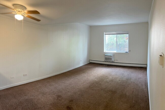 Building Photo - 707 W 96th Ave
