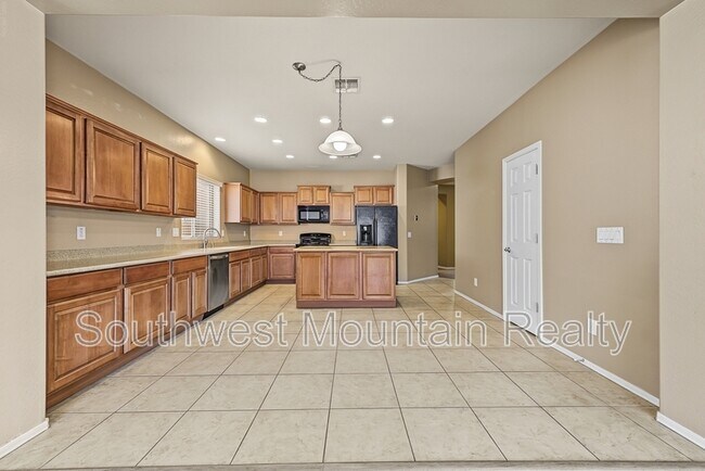 Building Photo - 2346 N Monticello Dr