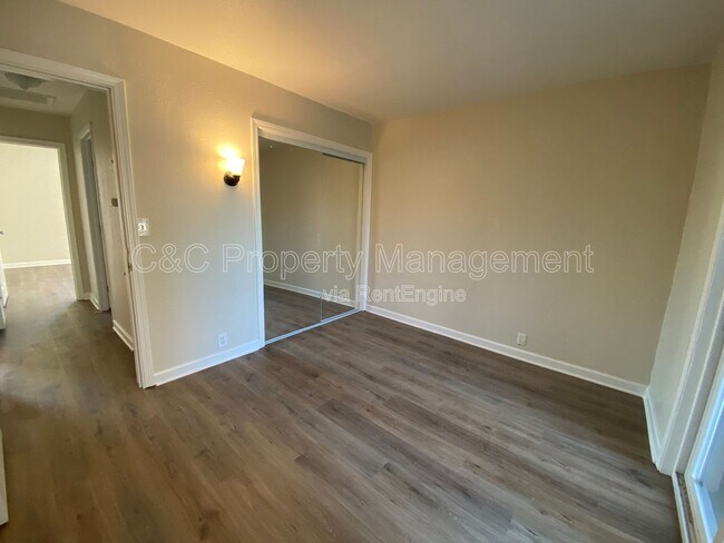 Building Photo - 1448 Noche Buena St