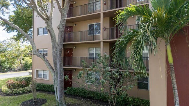 Building Photo - 12750 SW 4th Ct