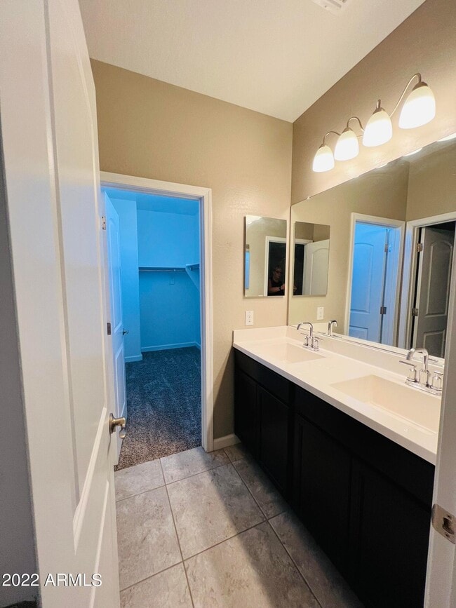 Building Photo - 1255 N Arizona Ave