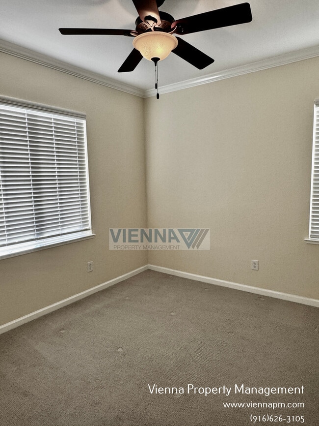 Building Photo - 829 Courtyards Loop