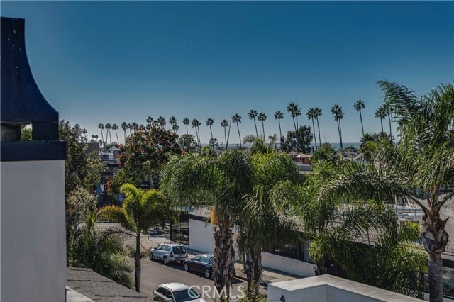 Building Photo - 608 Heliotrope Ave