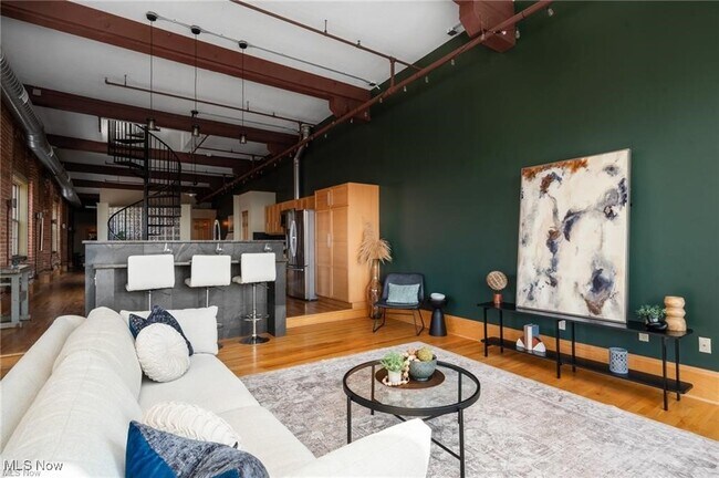 Building Photo - 1667 E 40th St