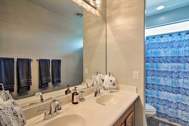 Building Photo - 8790 W Hayward Ave