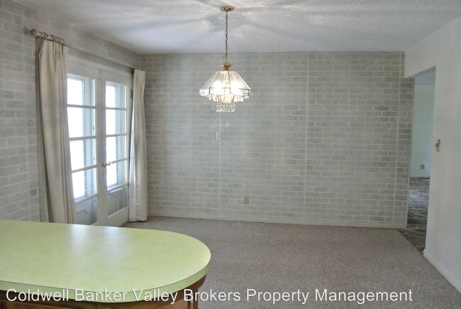 Building Photo - 1225 Chestnut St SE