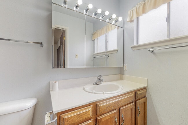 Building Photo - 7309 Coulson Dr NE