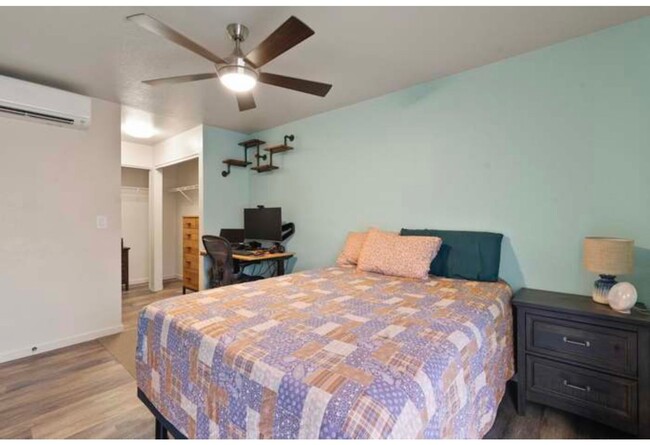 Building Photo - Furnished Southpointe 2Bed/1.5Bath Upper L...