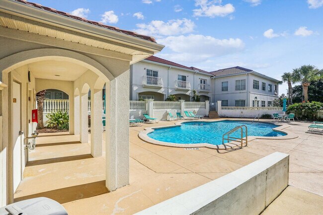 Building Photo - 361 Royal Caribbean Ct
